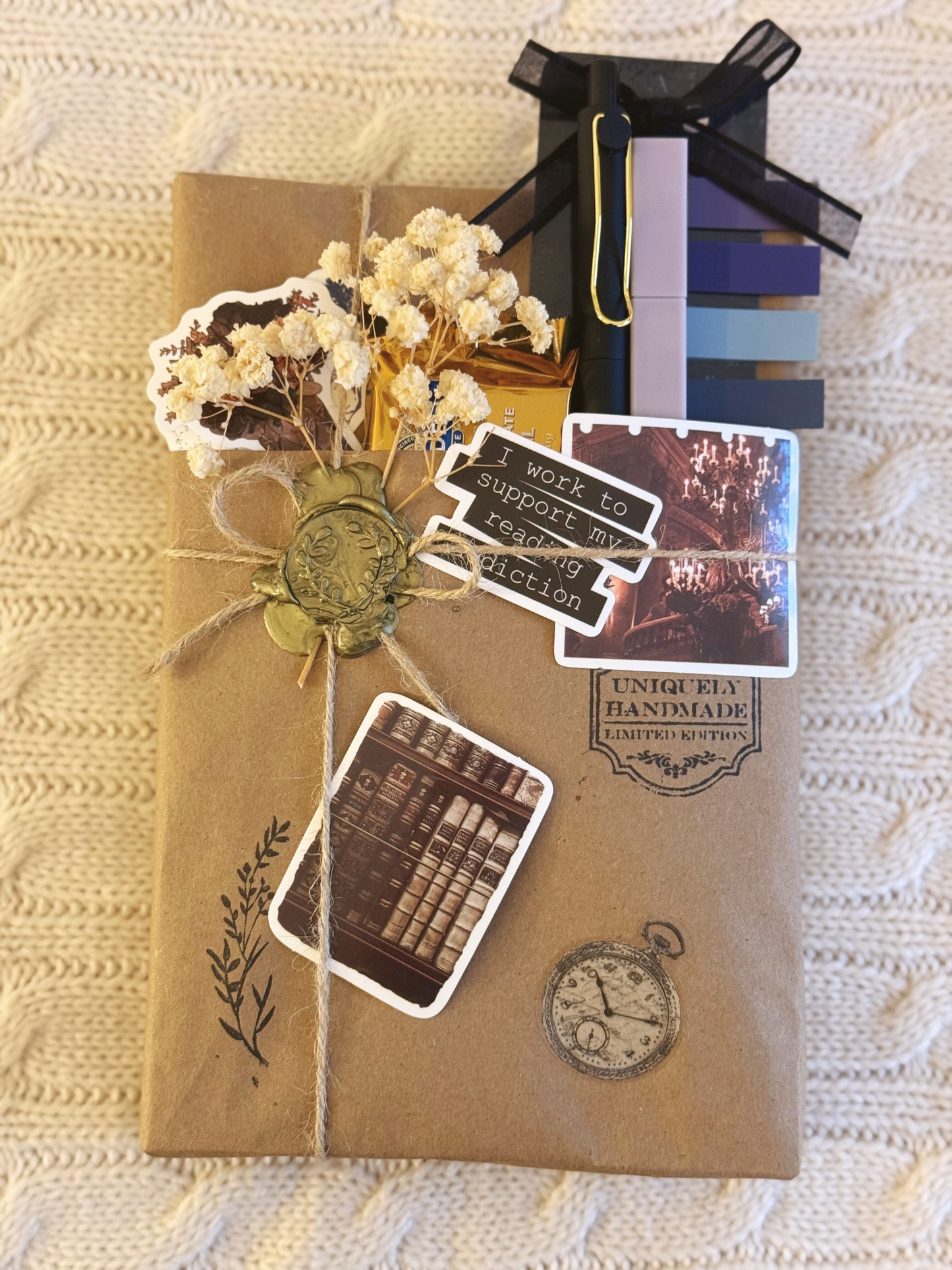 Personalized Blind Book Box, personalized book gift box, blind date books, gift for readers, book lover gift, mystery book, bookworm readers
